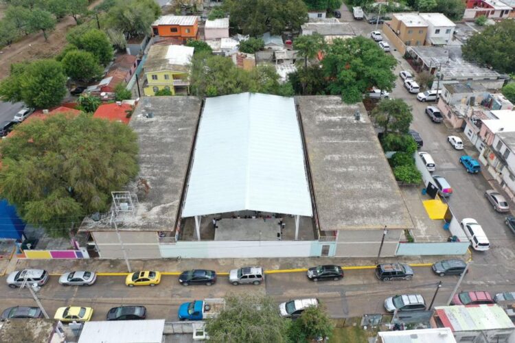 Entrega Carlos Peña Ortiz techumbre a escuela Leonardo G. de la Cruz