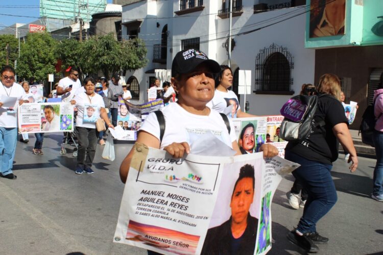 Policía Estatal agrede a buscadora de personas desaparecidas y a antropóloga estadounidense