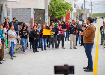 Con antojitos celebran vecinos de Lomas del Villar calle pavimentada