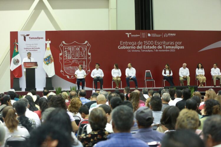 Entrega Gobierno de Tamaulipas escrituras regularizadas a mil 500 familias.