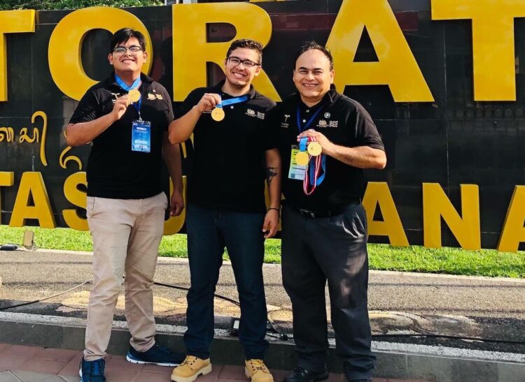 Tamaulipecos ganan medalla de oro con proyecto científico en Indonesia.