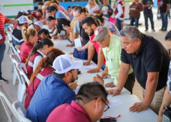 Inscribe Peña Ortiz a familias de Unidad Obrera en Programa Municipal
