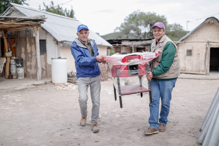 Beneficia DIF Tamaulipas a familias de San Carlos con estufas ecológicas