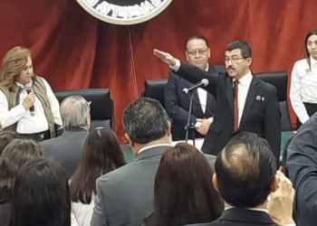 Dámaso Anaya Alvarado rinde protesta como nuevo rector de la UAT. Foto de X