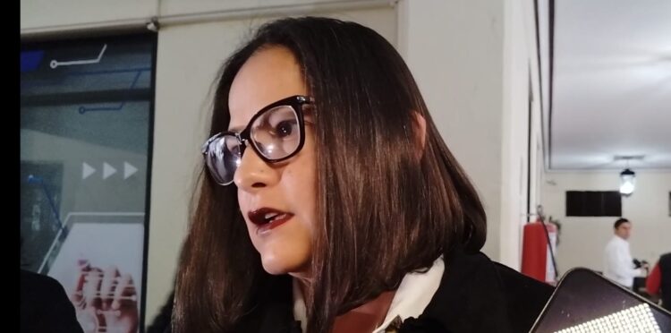 La secretaria de Educación de Tamaulipas se reúne con madres de familia de la Secundaria Técnica #54 en Victoria