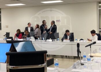 Auditor pide comparecencia privada para aclarar cuentas públicas y no aclara nada