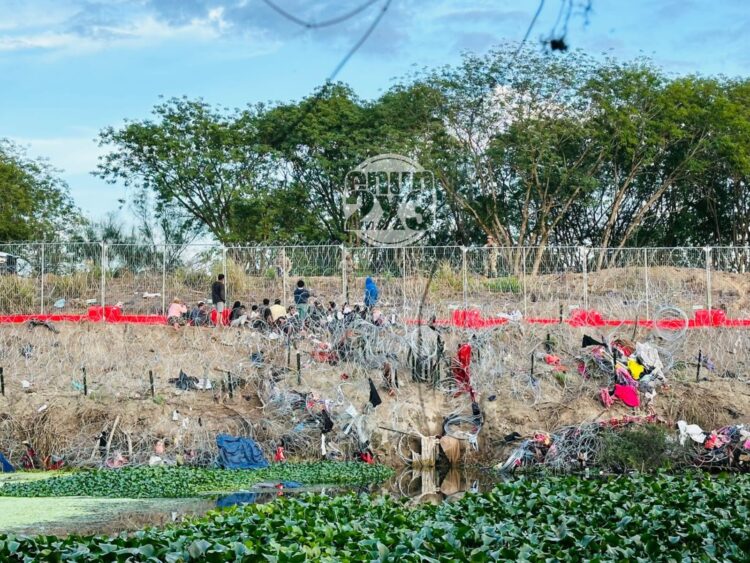 Quedan atrapadas 20 migrantes en el Río Bravo