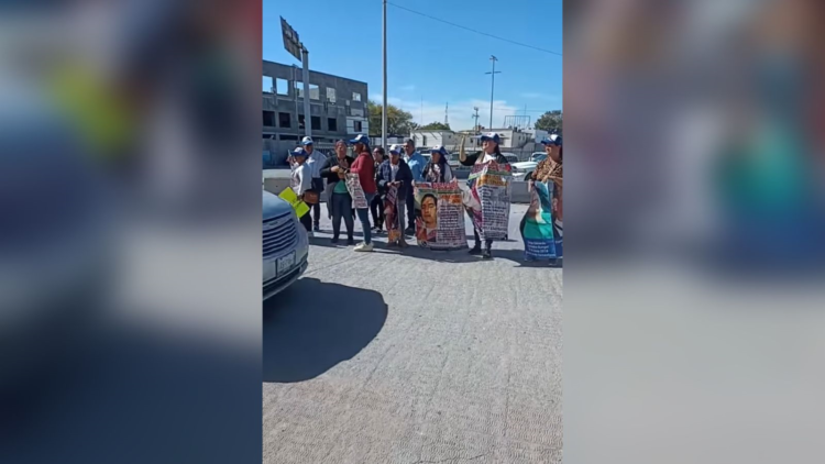 Bloquean puente internacional en Reynosa como protesta contra censo de desaparecidos
