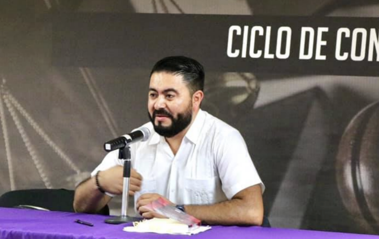 En la imagen, el juez Crescencio Contreras Martínez. Foto de Facebook Universidad Mundial