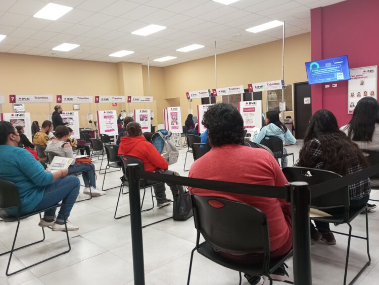 Atiende INE a más de mil personas en el último día de actualizaciones en uno de sus módulos
