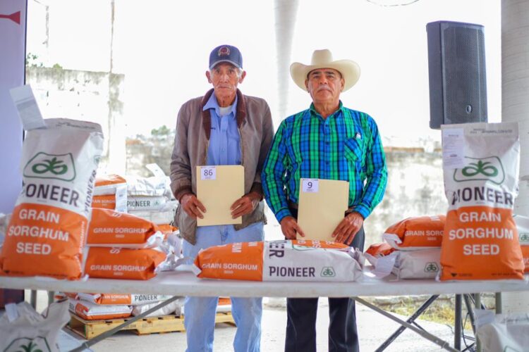 Entrega Peña Ortiz mas de 2.7 MDP en bultos de sorgo a productores