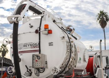 Entregó Carlos Peña Ortiz nuevo camión Vactor en Reynosa