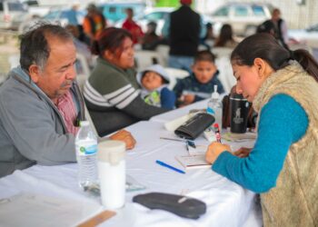 Peña Ortiz beneficia a familias de Las Mitras con programa Primero Sanos
