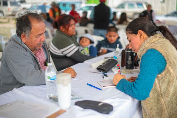 Peña Ortiz beneficia a familias de Las Mitras con programa Primero Sanos