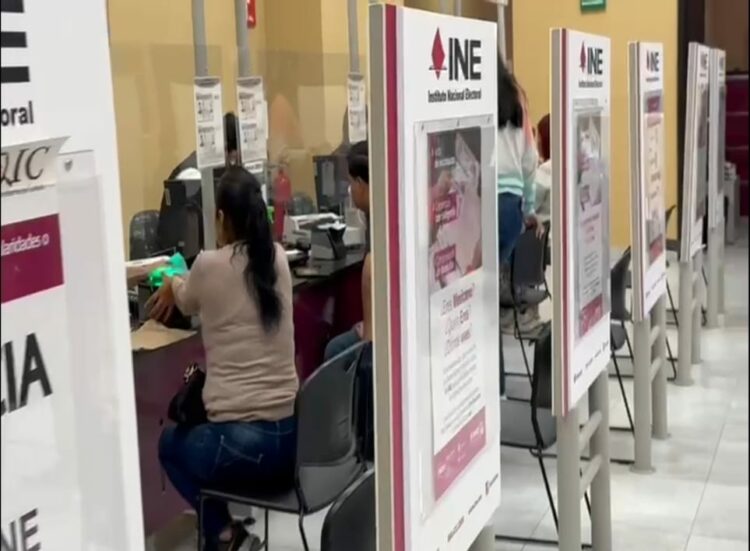 ¡Hasta el último de la fila!: INE trabajará hasta la media noche del lunes