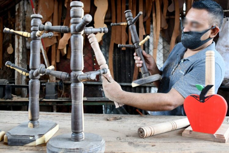 Artesanías y muebles de CEDES Victoria se venden en otras entidades