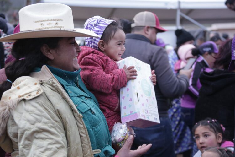 28 familias de Miquihuana reciben estufas ecológicas y celdas fotovoltaicas