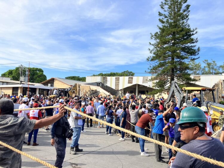 Dan de alta a Aria, menor lesionada en el derrumbe de iglesia en Madero. Foto de Tania Villanueva para EnUn2x3
