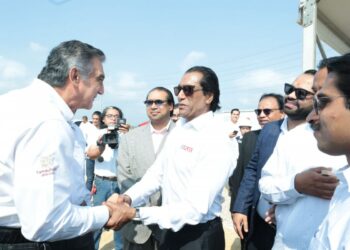 Pone Américo primera piedra de planta industrial en Altamira