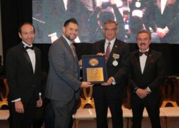 Reconoce LULAC a Américo como Líder Binacional 2024