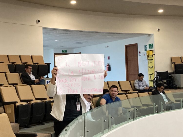 Despiden a trabajadora del Instituto de la Mujer por cumplir con su trabajo