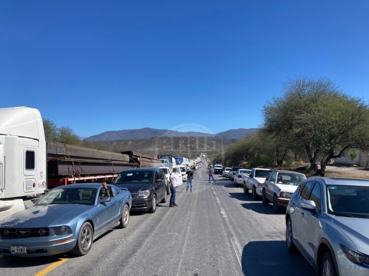 Con bloqueo, protestan contra privatización de Rumbo Nuevo