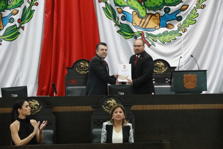 Con ausencia de panistas y AVA, entregan segundo informe al Congreso del Estado