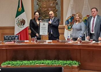 Reconoce Tecolotes de los Dos Laredos a Presidenta Municipal Carmen Lilia Canturosas por su impulso al deporte