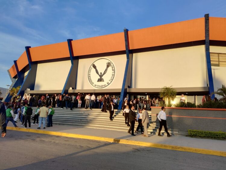 Quien se mete con la Universidad Autónoma, se mete con el Gobierno del Estado: AVA