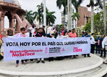 Realizan en Tamaulipas marcha rosa. Foto de Tania Villanueva para En un 2x3