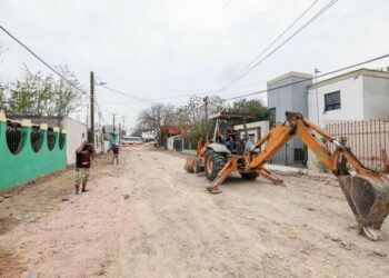 Impulsa alcalde de Reynosa con pavimentación hidráulica en la colonia Longoria