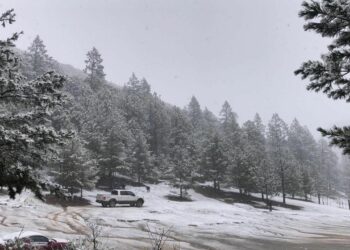 Cae agua nieve en Arteaga, Coahuila