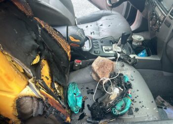 Queman vehículo de periodista en Tijuana. Foto de X @LauraSanchezLey