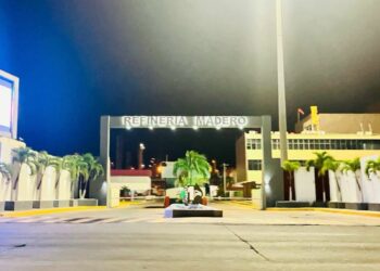 Gálvez y su propuesta de cierre de Refinería Madero. Foto de Tania Villanueva para EnUn2x3