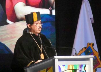 Dámaso Anaya se compromete a terminar obras inconclusas durante investidura como rector de la UAT