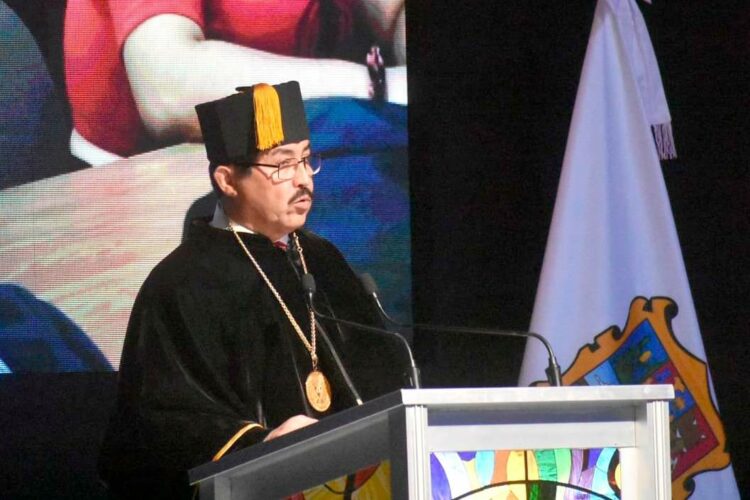 Dámaso Anaya se compromete a terminar obras inconclusas durante investidura como rector de la UAT