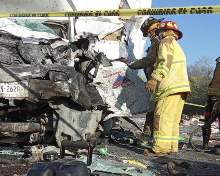 Ocho muertos por choque en la Victoria-Monterrey. Foto de Protección Civil Tamaulipas
