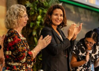 PNUMA / Natalia Mroz La directora ejecutiva del PNUMA y Leila Benali, presidenta de la UNEA-6, durante la sesión plenaria de clausura de la sexta sesión de la Asamblea de las Naciones Unidas sobre el Medio Ambiente (UNEA-6) en Nairobi, Kenia