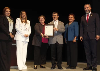 Recibe la UAT reconocimientos a la calidad educativa