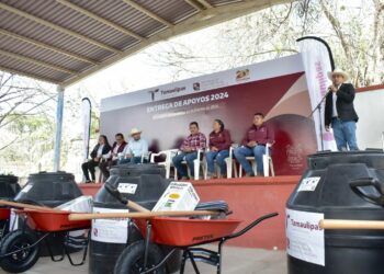 Benefician a familias de Padilla con la entrega de huertos de traspatio