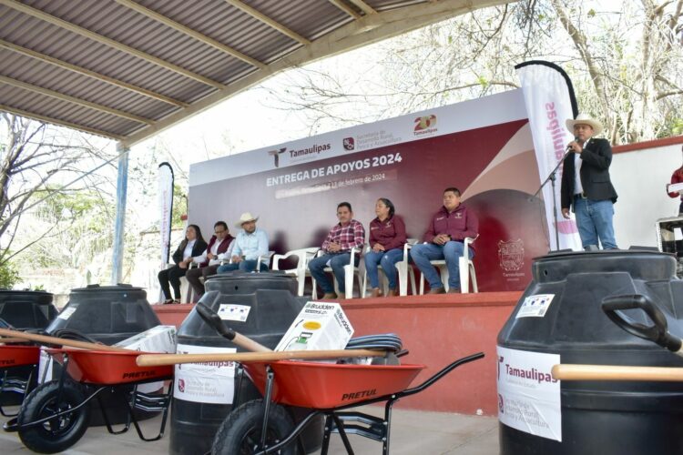 Benefician a familias de Padilla con la entrega de huertos de traspatio