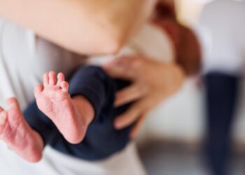 Permisos de paternidad, insuficientes para cerrar la brecha de género en el trabajo