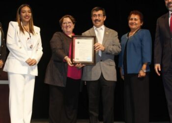Recibe la UAT reconocimientos a la calidad educativa