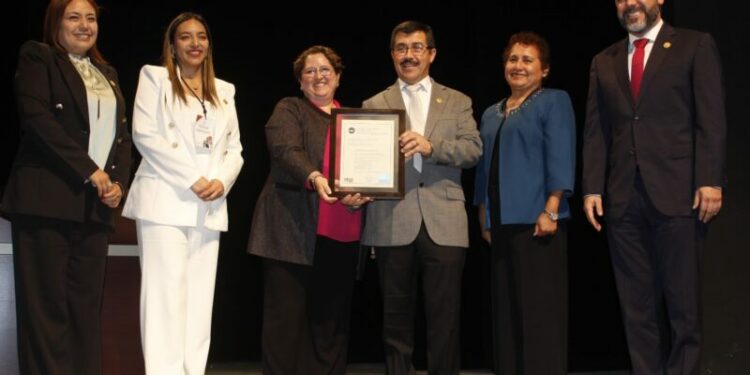 Recibe la UAT reconocimientos a la calidad educativa