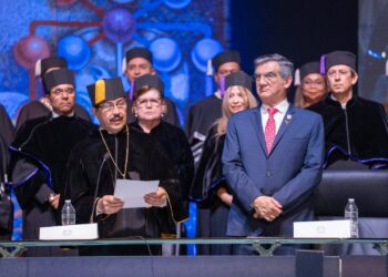 Dámaso Anaya rinde juramento como rector de la UAT ante la asamblea universitaria