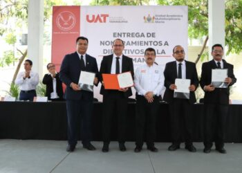 Rector de la UAT entrega nombramientos a directivos de la UAM Mante