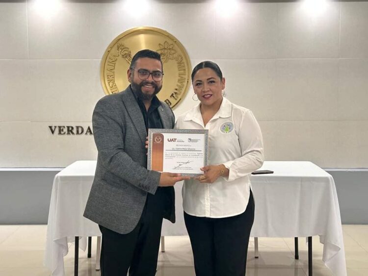Imparten conferencia sobre derechos humanos, en la Facultad de Comercio Laredo