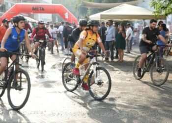 Celebra la UAT con gran éxito rodada deportiva familiar