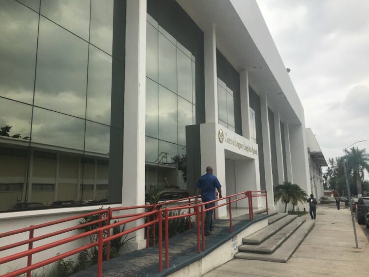 Emiten convocatorias para contratar instructores de lengua extranjera en los centros de idiomas