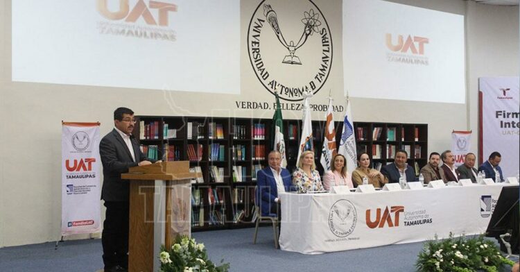 Presenta Dámaso Anaya proyectos académicos de la UAT en Nuevo Laredo